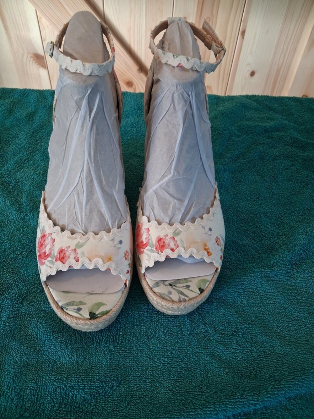 Bandolino Floral Espadrille Wedge Sandals Size 9.5 Ankle Strap Peep Toe NEW